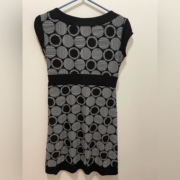 Great condition light dress! - Picture 2 of 3